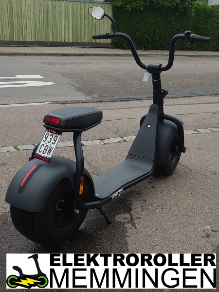 SCROOSER eScooter mit extra breiten Reifen in Schwarz Matt bis 20 km/h ohne Helmpflicht